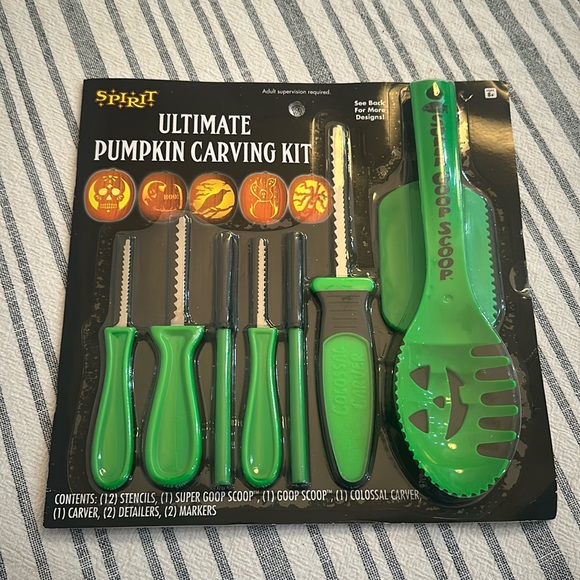 Halloween pumpkin carving kit - Picture 1 of 3